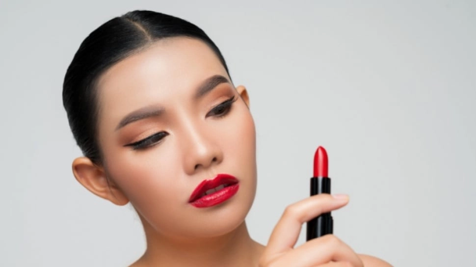 5 Lipstik Lokal untuk Makeup Bold, Warna Intens Elegan dan Tahan Seharian