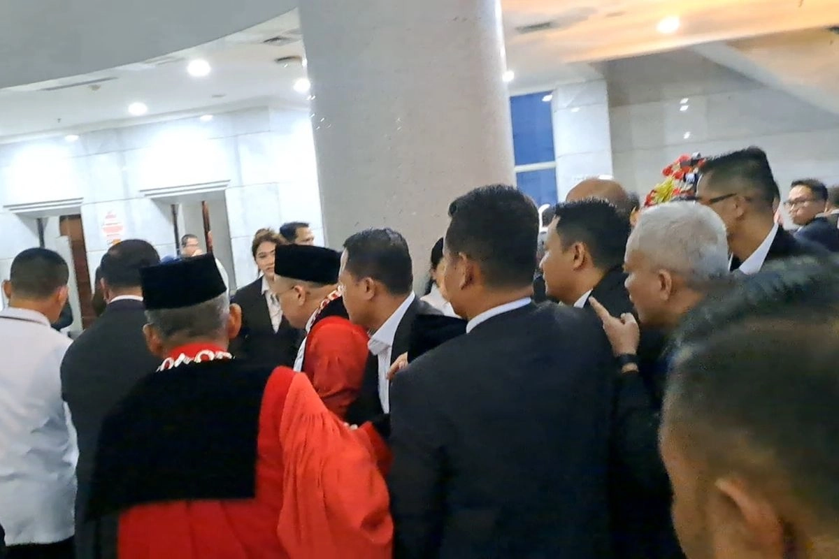 Anwar Usman Pingsan Usai Prosesi Purnabakti di Gedung MK