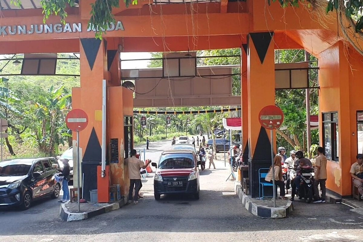 Keluhan Wisatawan Berujung Sanksi Petugas TPR Pantai Baron Gunungkidul