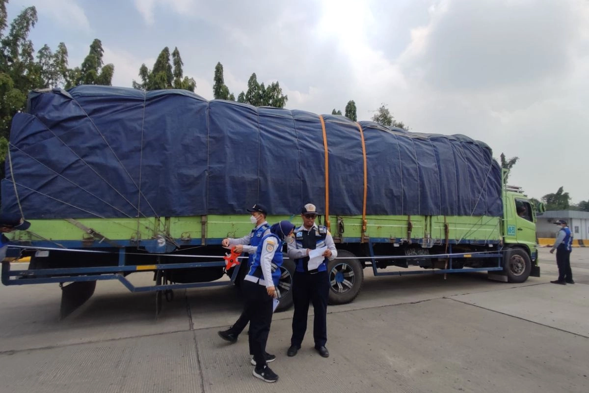 Ketika Truk Listrik Masuk ke Arena yang Miring