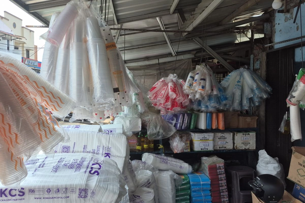 Harga Plastik Melonjak Naik, Kemasan Guna Ulang Jadi Alternatif