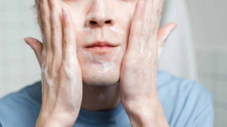 5 Sabun Cuci Muka yang Tidak Berbusa, Kulit Lembap Anti Ketarik
