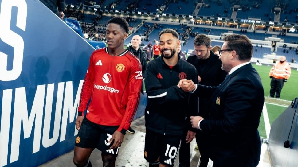 Kobbie Mainoo Menghilang, Manchester United Tumbang, Carrick Beri Penjelasan