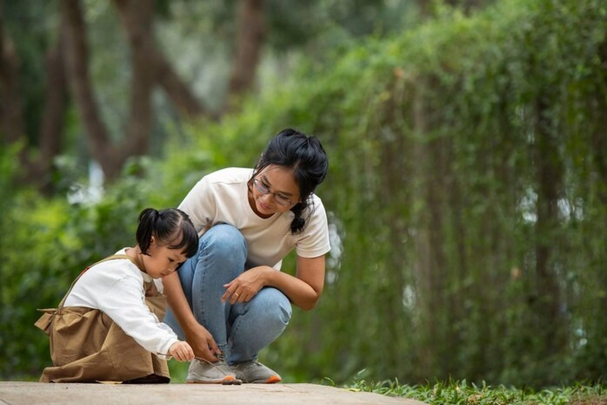 Bukan Sekadar Izin, Ini Pentingnya Consent untuk Anak Sejak Kecil