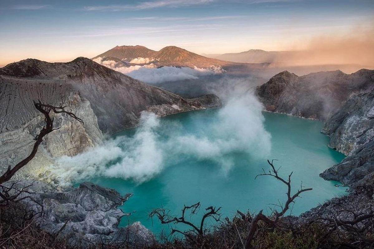 Fakta Menarik Geopark Ijen: Blue Fire, Kawah Asam Terbesar, dan Misi Green Card UNESCO