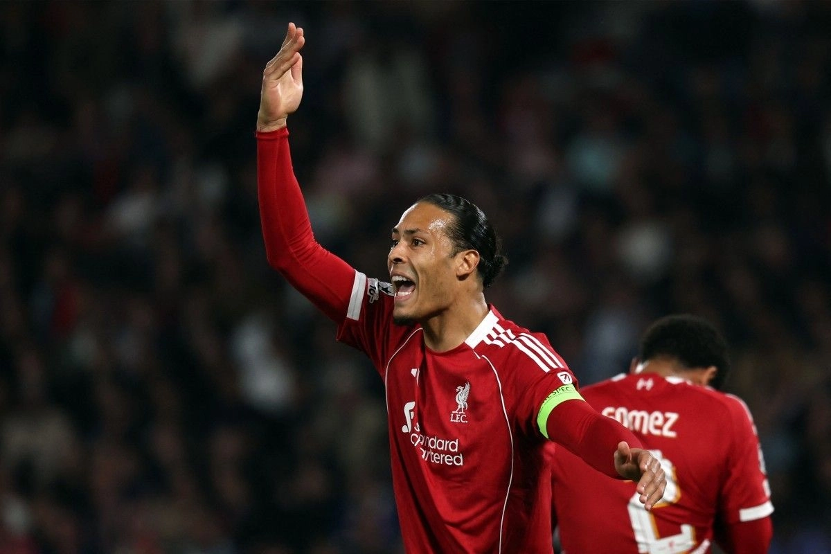 Virgil Van Dijk Sebut PSG Lebih Pantas Lolos dari Liverpool