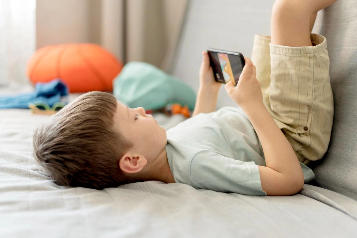 Anak Tantrum saat Dilarang Main Gadget, Begini Cara Menyikapinya