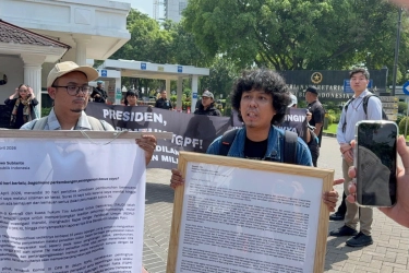 Koalisi Sipil Gelar Aksi di Gerbang Istana, Desak Prabowo Bentuk TGPF Kasus Andrie Yunus