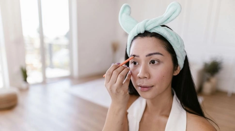 Apa Merk Pensil Alis yang Bagus dan Tahan Air? Ini 5 Pilihan Produknya Agar Alis On Fleek Seharian