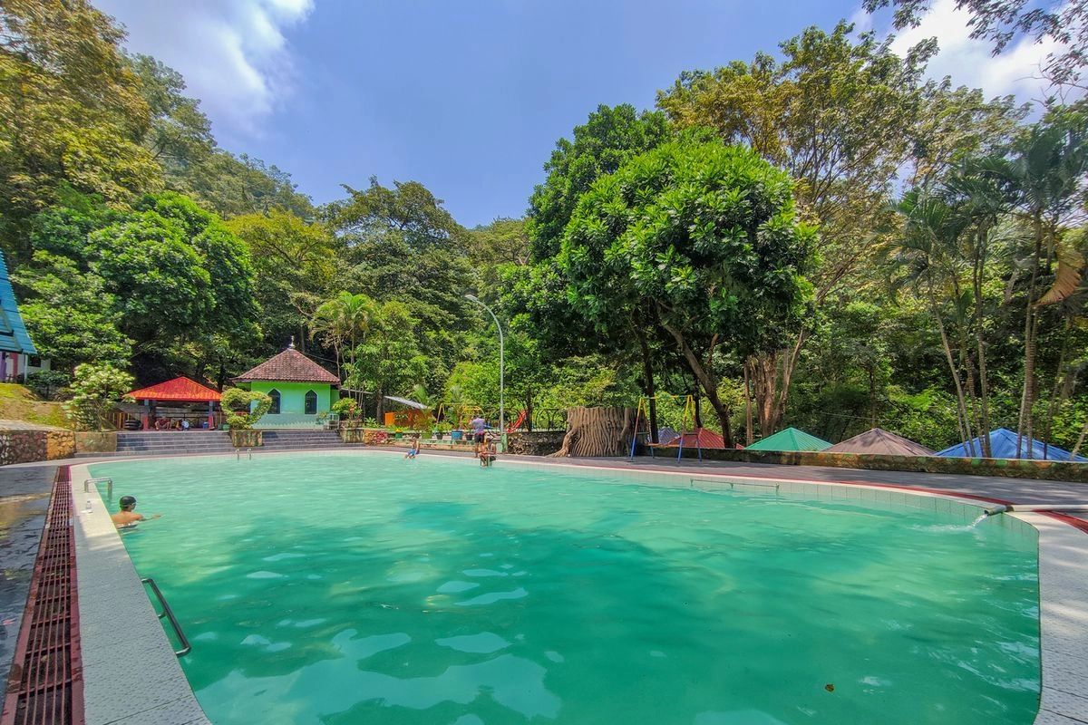 Umbul Pacinan: Wisata Air, Sejarah, dan Mitos di Geopark Gunung Sewu