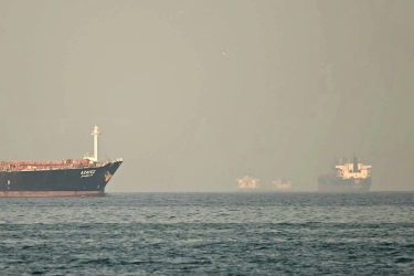 Armada Perang AS Tembak Kapal Kargo Iran yang Terobos Blokade di Selat Hormuz