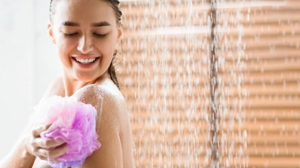 5 Rekomendasi Sabun Mandi yang Bisa Memutihkan Kulit dengan Cepat dan Harganya