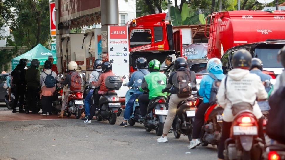 Harga BBM Naik, DPR Desak Pemerintah Perbaiki Transportasi Publik Agar Rakyat Tak Tercekik