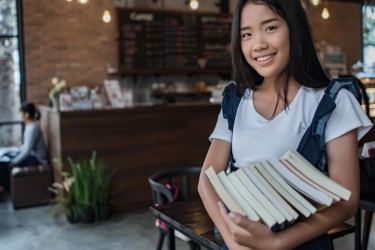 7 Tips Orangtua Membangun Self-Esteem Anak Perempuan