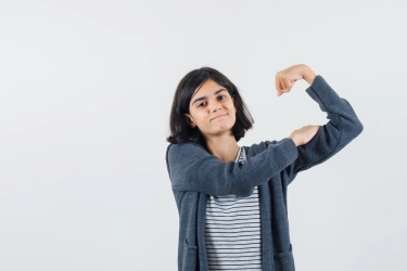 Jangan Hanya Ajarkan Patuh, Ini Cara Mendidik Anak Perempuan agar Tangguh