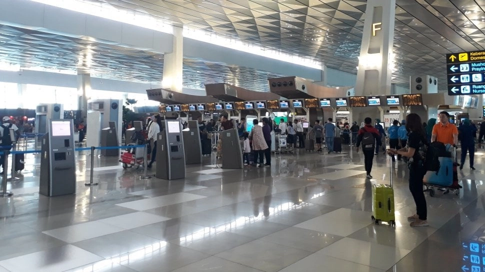 Diduga Nekat Haji Pakai Visa Kerja, 13 WNI 'Gigit Jari' Dicegah Imigrasi di Bandara Soetta