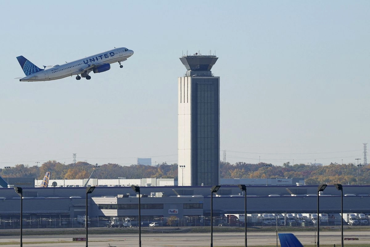 United Airlines Pangkas Proyeksi Kinerja 2026 Imbas Lonjakan Biaya Bahan Bakar