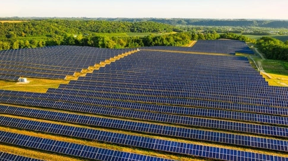 Energi Surya Jadi Andalan, RI Kejar Target Jumbo 100 GW PLTS
