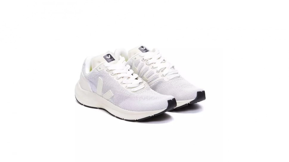 Cara Mencegah Sneakers Putih Menguning, Hindari 2 Kesalahan Fatal Berikut