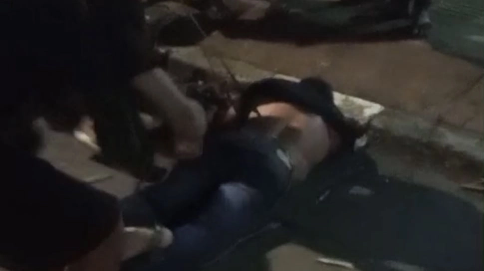 Kepergok Hendak Bobol Warung Sembako, Pencuri Dihajar Warga hingga Cium Aspal