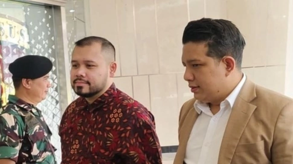 Menangis di Sidang Chromebook, Ibrahim Arief Merasa Dikriminalisasi: Apa Dosa Saya?