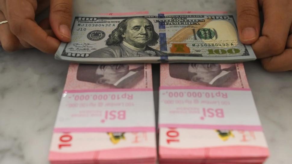 Rupiah Terkapar Rp17.300, BI Pasang Badan Guyur Pasar!