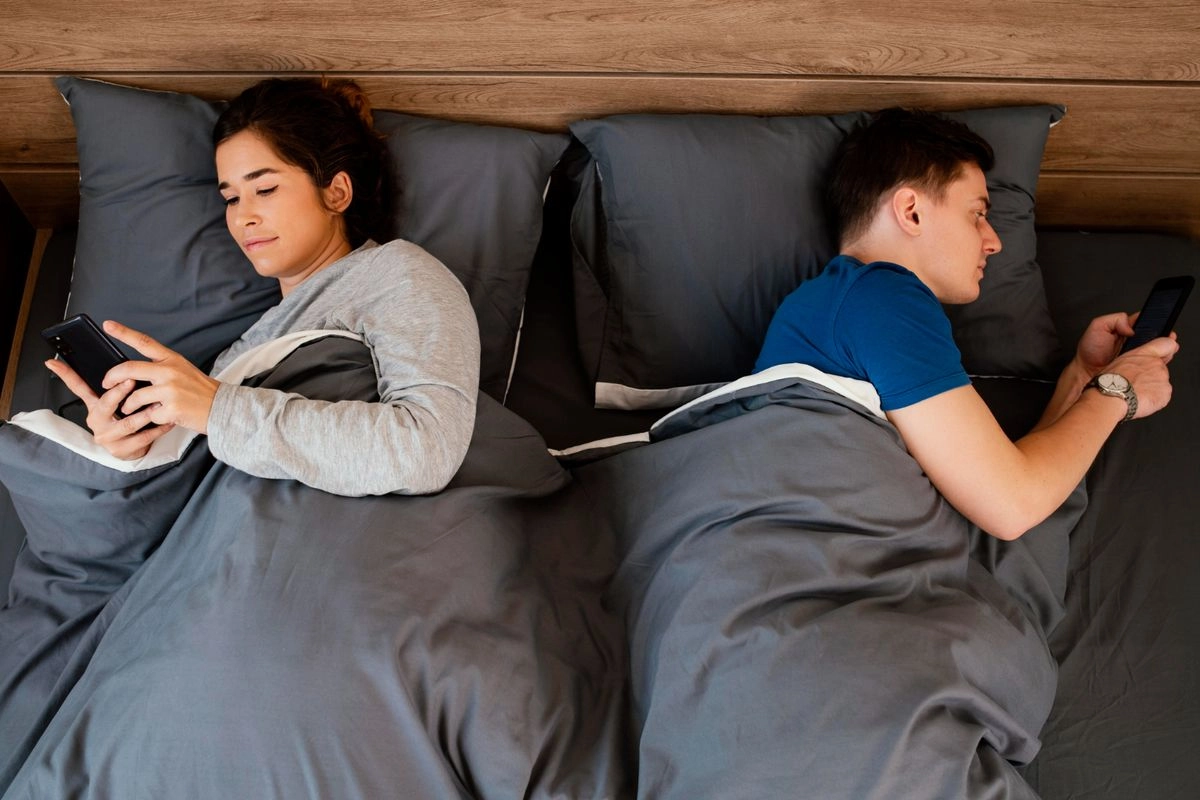 Bangun Tidur Jangan Langsung Membuka HP, Begini Dampaknya