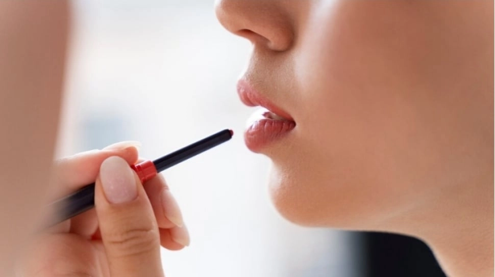 5 Rekomendasi Lip Liner Murah Lokal, Bibir Auto Penuh dan Presisi