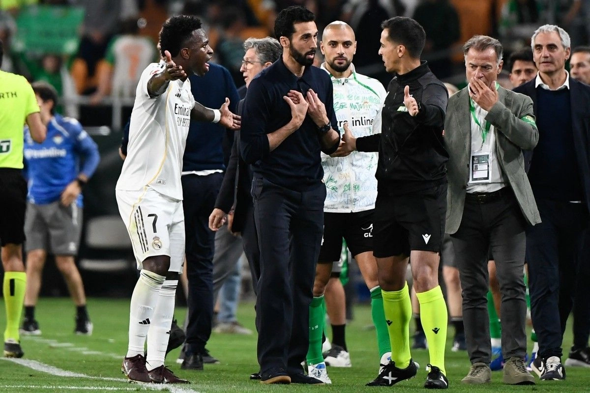 Arbeloa Semprot Wasit Usai Madrid Ditahan Betis: Mereka Tidak Paham Sepak Bola!