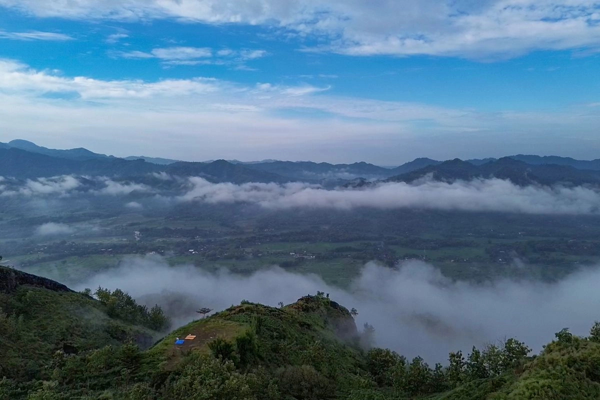 Rute ke Bukit Kraguman, Pesona Lautan Awan di Wonogiri