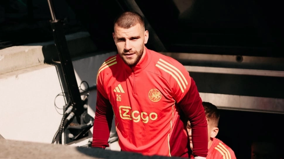 Posisi Maarten Paes Terancam, Ajax Dikabarkan Siap Tampung Kiper Buangan Barcelona
