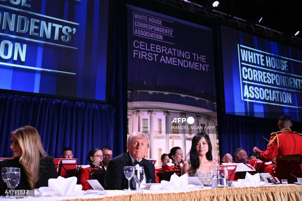Detik-detik Trump Dievakuasi Saat Ada Ledakan di Acara Makan Malam Gedung Putih