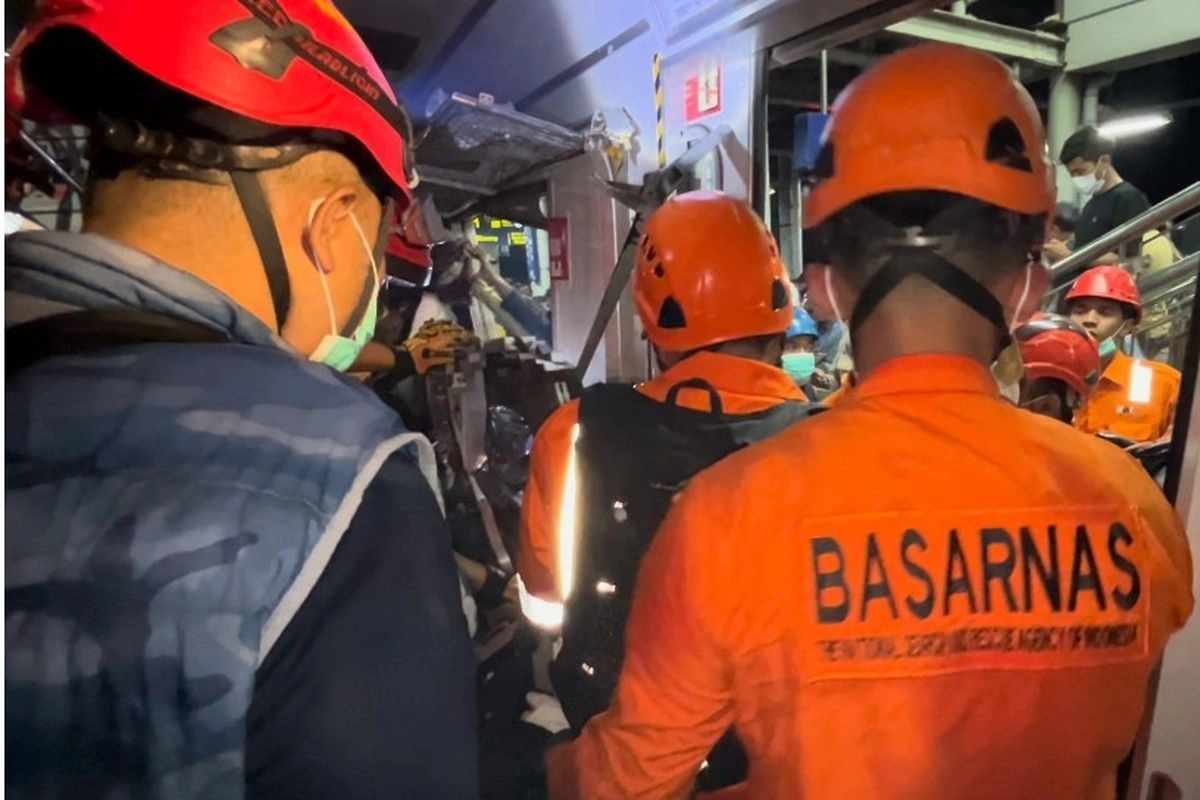 Evakuasi Sulit, Korban Tabrakan KA Argo Bromo–KRL Bekasi Timur Butuh Waktu Lama hingga 8 Jam
