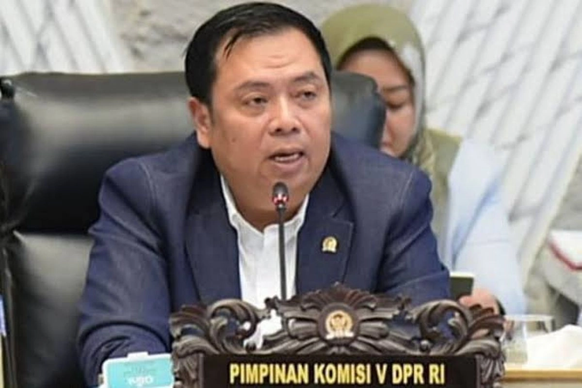 Ketua Komisi V DPR Desak Pemerintah Tuntaskan Perlintasan Sebidang Imbas Tabrakan Kereta
