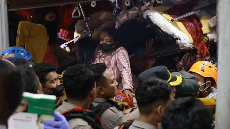 Momen Mencekam di Dalam Gerbong KRL Pasca Tertabrak KA Argo Bromo Anggrek: Kaki Saya Kejepit Tolong