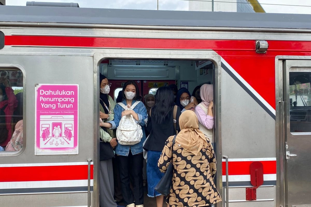 Anggota DPR Kritik Usul Ubah Posisi Gerbong Perempuan di KRL: Tak Kurangi Risiko Tabrakan