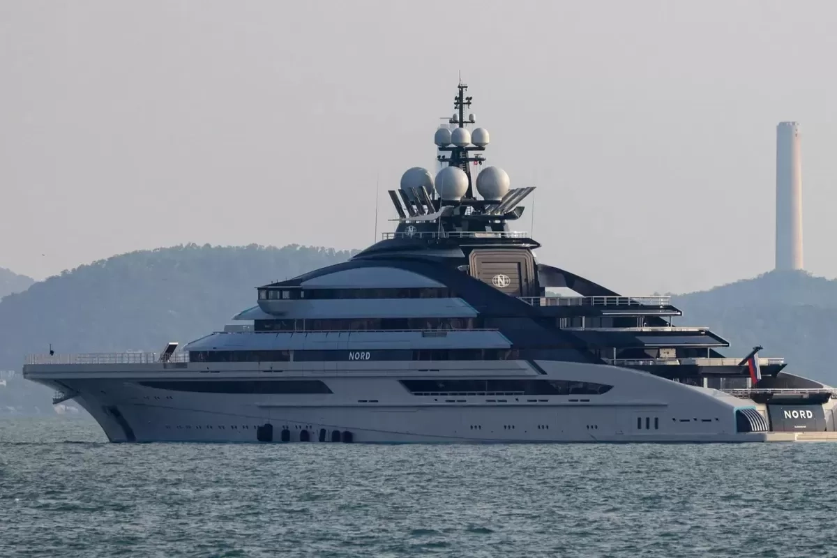 Kapal Pesiar Mewah Rusia Berhasil Lewati Selat Hormuz, Lolos Blokade Iran