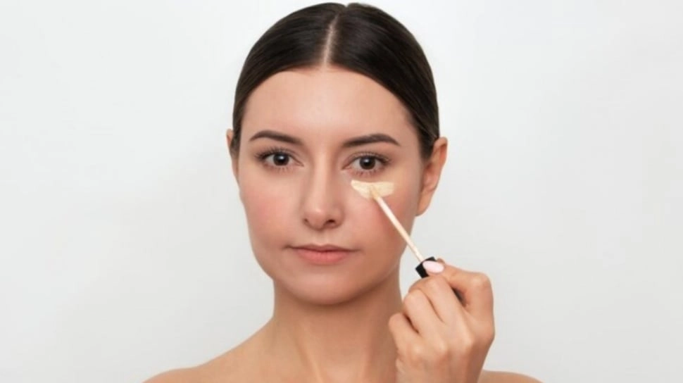Apa Bedanya Foundation dan Concealer? Ini 4 Produk Khusus Tutupi Noda di Wajah
