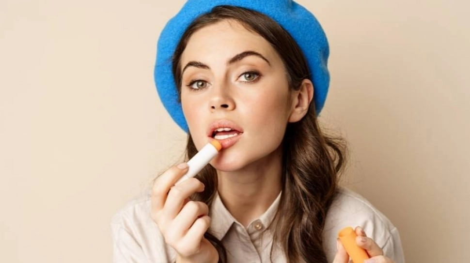 Lip Balm Dipakai Sebelum atau Sesudah Lipstik? Ini Urutan Biar Bibir Mulus Anti Pecah-Pecah
