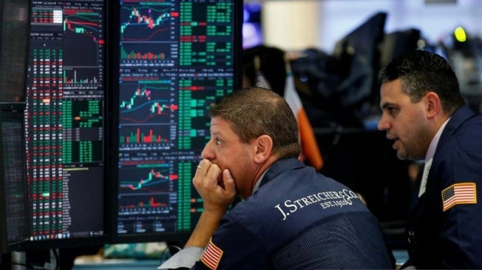 Wall Street Ditutup Bervariasi, Harga Minyak Dunia Masih Jadi Biang Kerok