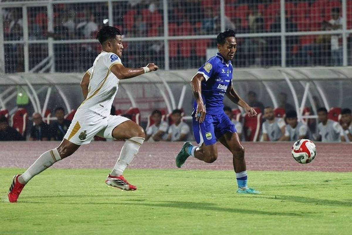 Persib Ukir ''Remontada'', Hodak Ungkap Alasan Ganti Beckham Putra