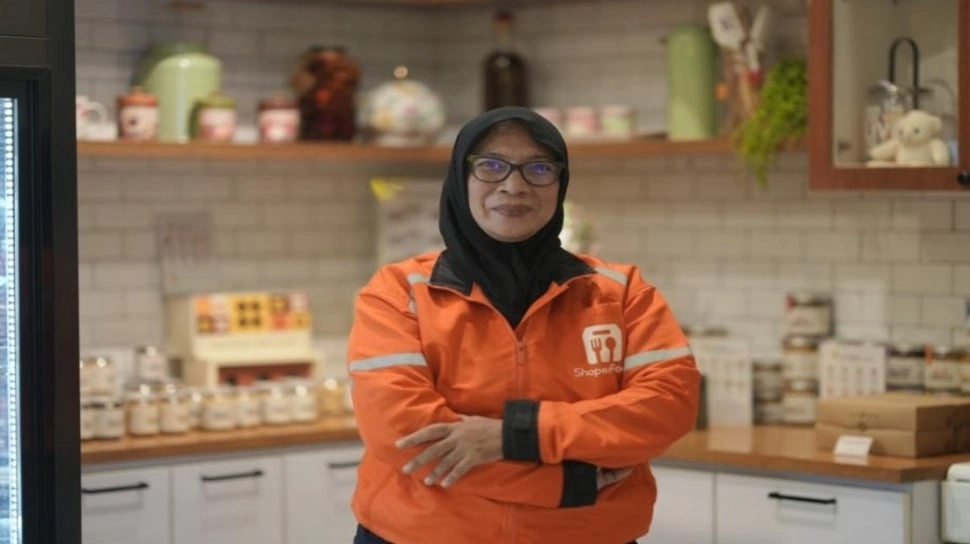 Kisah Solati: Bekerja, Kuliah, dan Mengabdi di Tengah Kesibukan Sehari-hari