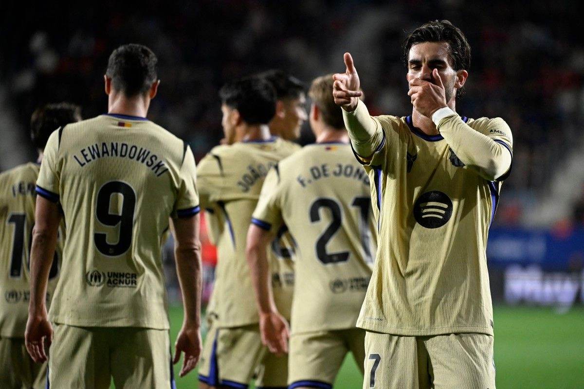 Barcelona di Ambang Juara, Hansi Flick Tak Akan Tonton Real Madrid