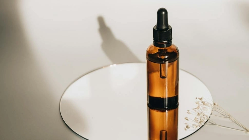 5 Rekomendasi Serum Malam untuk Hempas Flek Hitam Usia 50 Tahun ke Atas