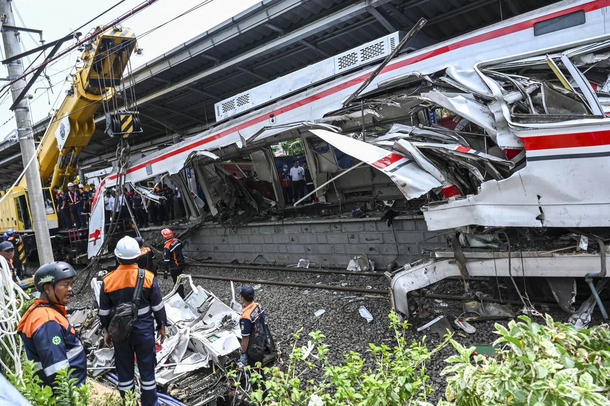 Eks Komisaris KAI: Jalur KRL Bercampur dengan Kereta Jarak Jauh Berpotensi Terjadi Kecelakaan