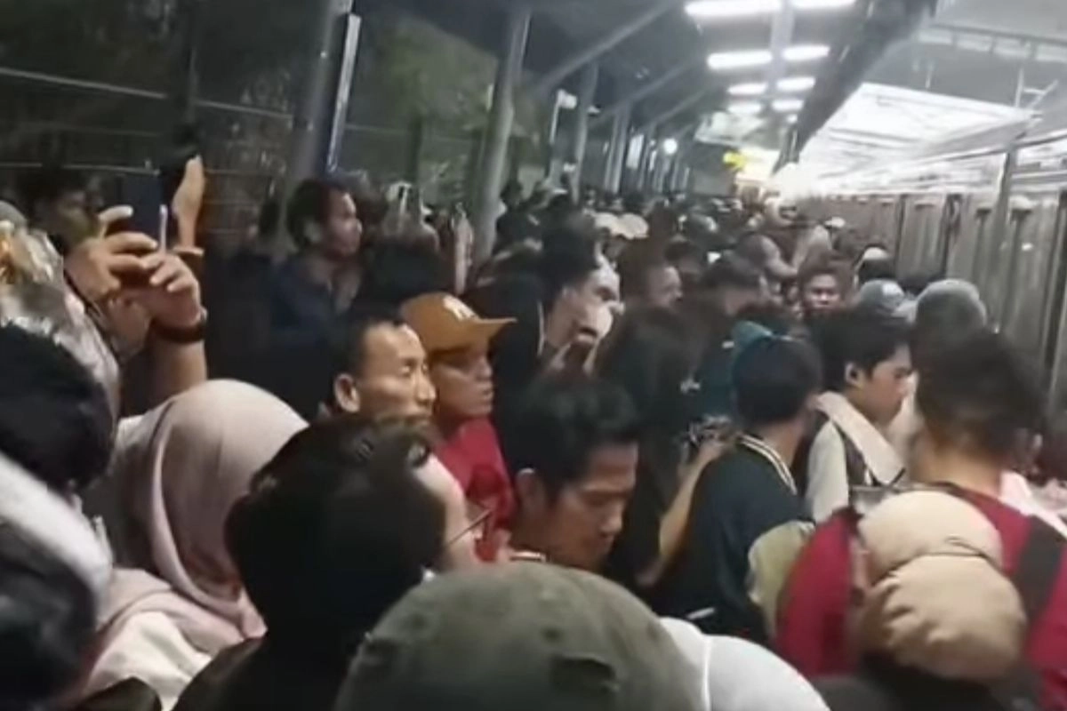 LAA Tersambar Petir, Perjalanan KRL Lintas Serpong–Kebayoran Terganggu