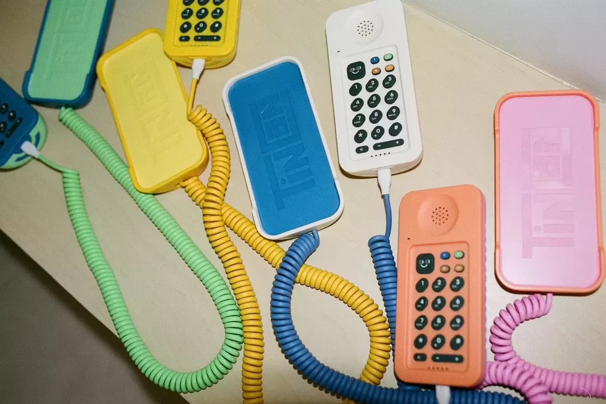 Lagi Tren di AS, Anak Sekolah Pakai Telepon Klasik Tin Can