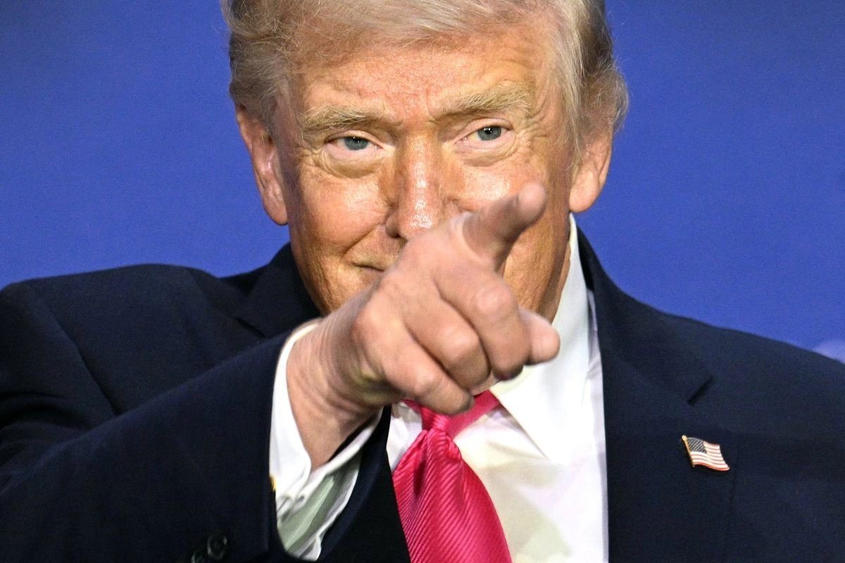 Trump Janji Bantu Kapal Keluar dari Selat Hormuz, Harga Minyak Dunia Turun Tipis