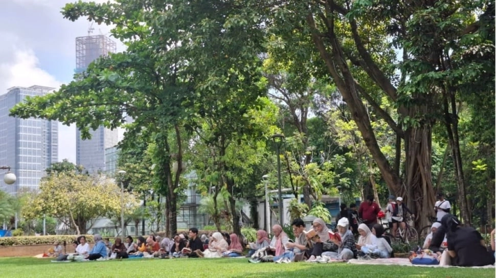 Tak Kenal Usia, dari Balita Sampai Lansia Baca Bareng di Ruang Terbuka