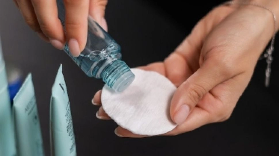 Face Toner dan Face Tonic Apakah Sama? Kenali Fungsinya Sebelum Memakai
